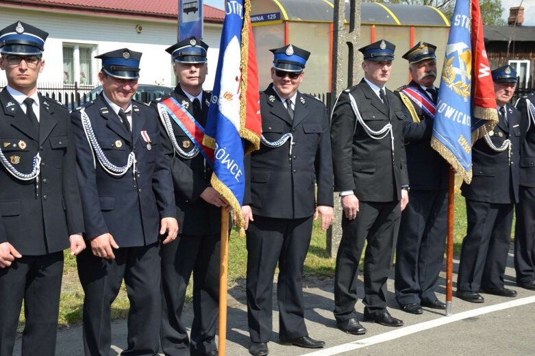  Uroczystości strażackie i przekazanie auta w OSP Korytów 