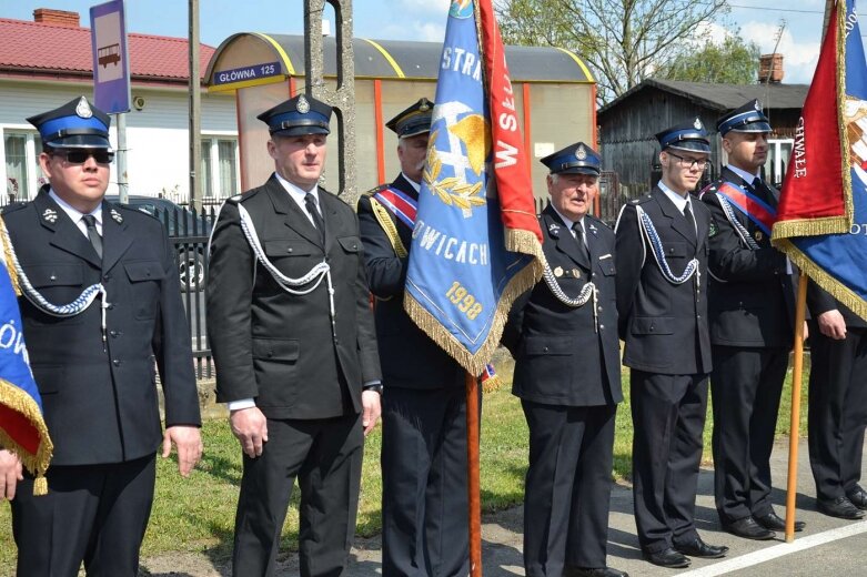  Uroczystości strażackie i przekazanie auta w OSP Korytów 