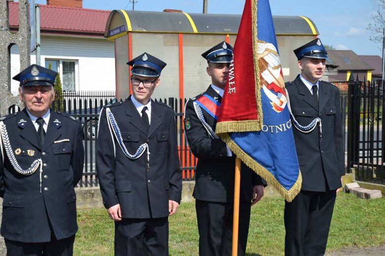  Uroczystości strażackie i przekazanie auta w OSP Korytów 
