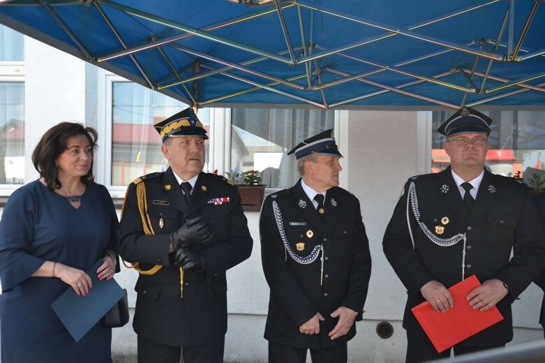  Uroczystości strażackie i przekazanie auta w OSP Korytów 