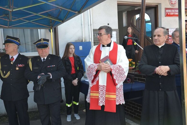  Uroczystości strażackie i przekazanie auta w OSP Korytów 