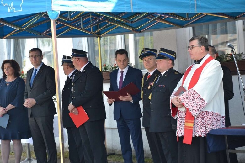  Uroczystości strażackie i przekazanie auta w OSP Korytów 