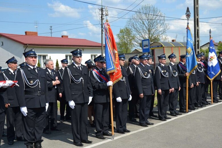  Uroczystości strażackie i przekazanie auta w OSP Korytów 