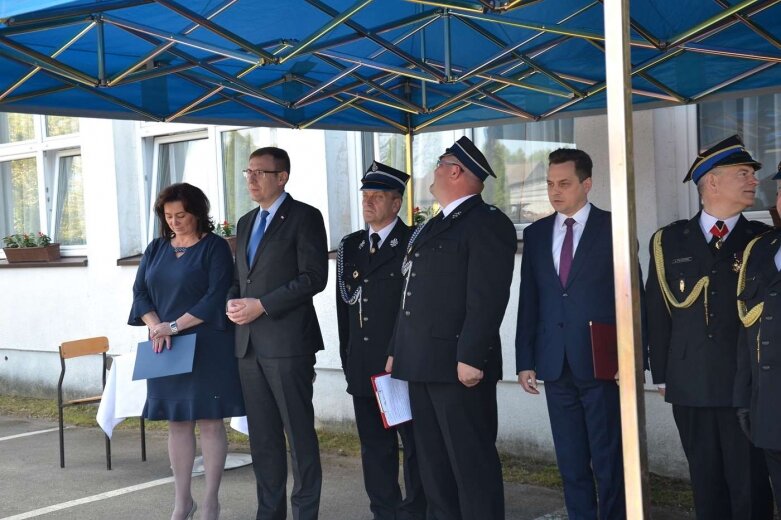  Uroczystości strażackie i przekazanie auta w OSP Korytów 