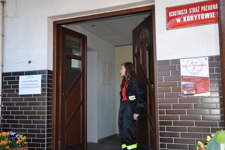  Uroczystości strażackie i przekazanie auta w OSP Korytów 