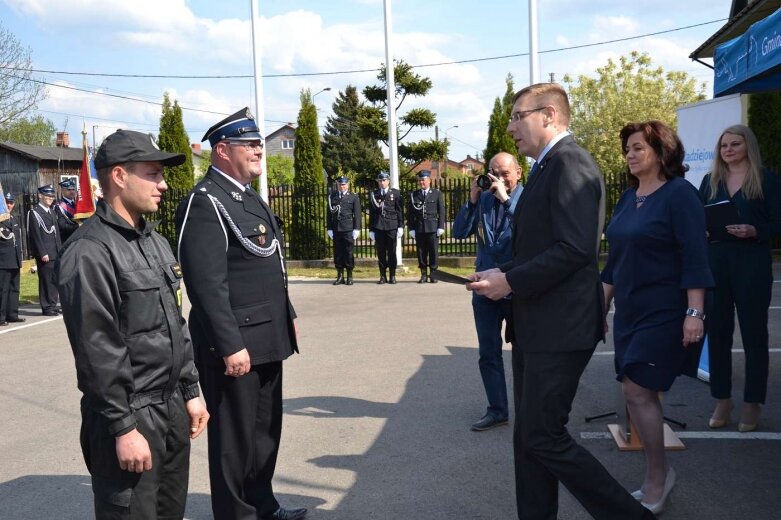  Uroczystości strażackie i przekazanie auta w OSP Korytów 