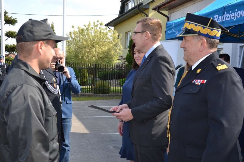  Uroczystości strażackie i przekazanie auta w OSP Korytów 