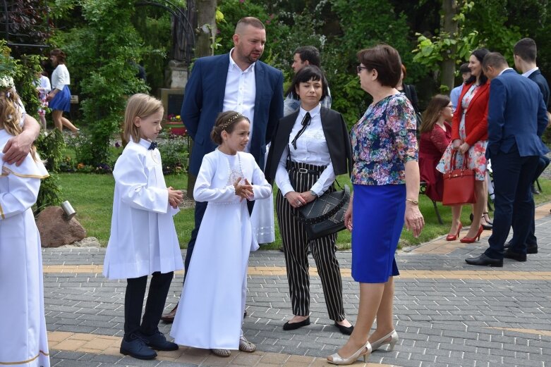  Komunia w parafii na osiedlu Zadębie 