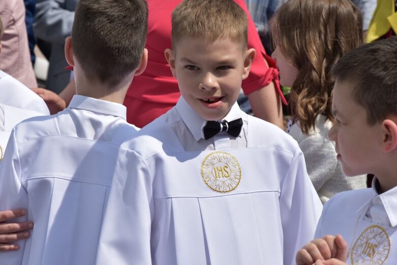  Komunia w parafii na osiedlu Zadębie 