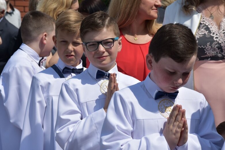  Komunia w parafii na osiedlu Zadębie 