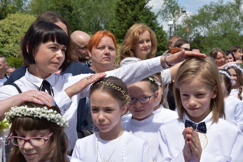  Komunia w parafii na osiedlu Zadębie 