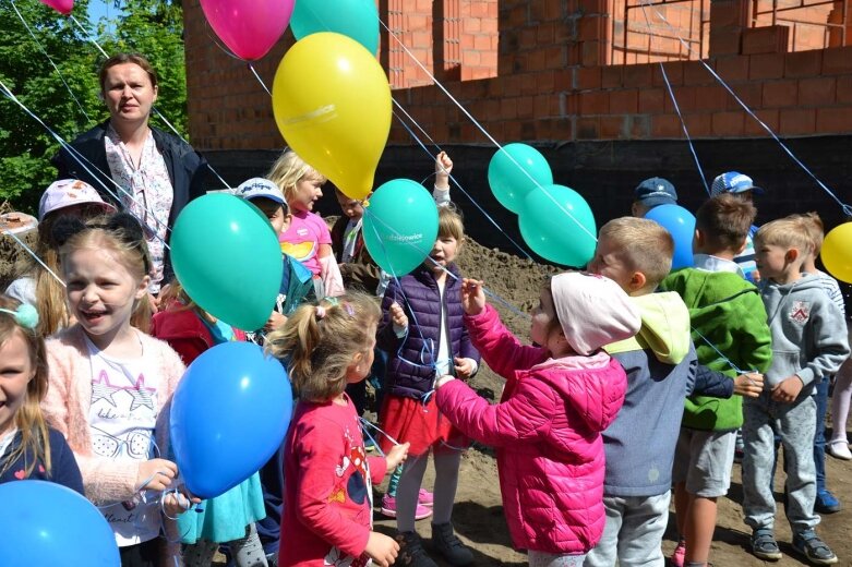  Spełnia się marzenie dzieci z gminy Radziejowice o nowym przedszkolu 