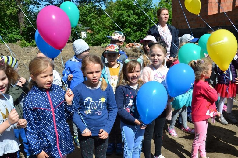  Spełnia się marzenie dzieci z gminy Radziejowice o nowym przedszkolu 