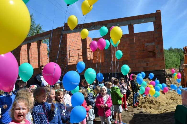  Spełnia się marzenie dzieci z gminy Radziejowice o nowym przedszkolu 