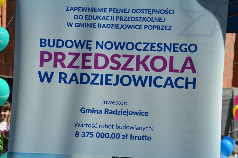  Spełnia się marzenie dzieci z gminy Radziejowice o nowym przedszkolu 