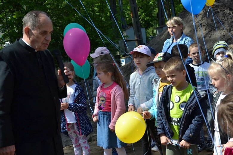  Spełnia się marzenie dzieci z gminy Radziejowice o nowym przedszkolu 