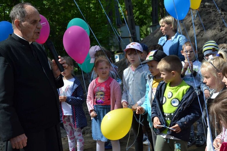  Spełnia się marzenie dzieci z gminy Radziejowice o nowym przedszkolu 