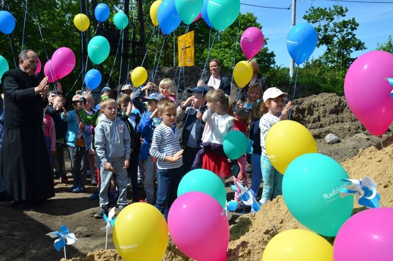  Spełnia się marzenie dzieci z gminy Radziejowice o nowym przedszkolu 