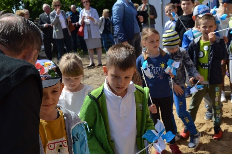  Spełnia się marzenie dzieci z gminy Radziejowice o nowym przedszkolu 