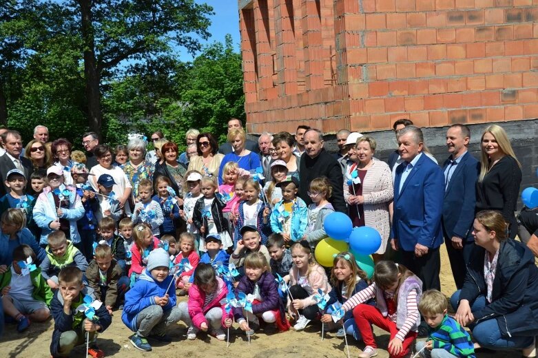  Spełnia się marzenie dzieci z gminy Radziejowice o nowym przedszkolu 