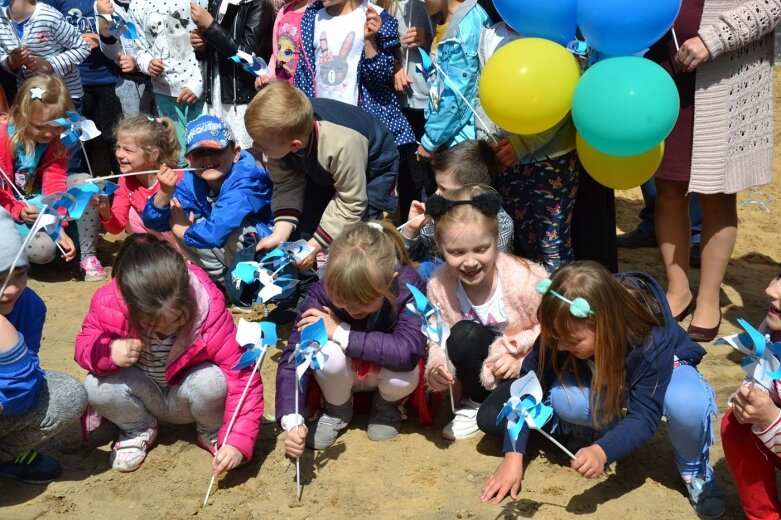  Spełnia się marzenie dzieci z gminy Radziejowice o nowym przedszkolu 