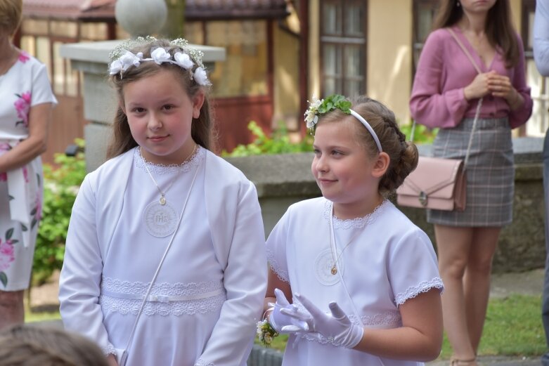  Komunia w kościele w Głuchowie 