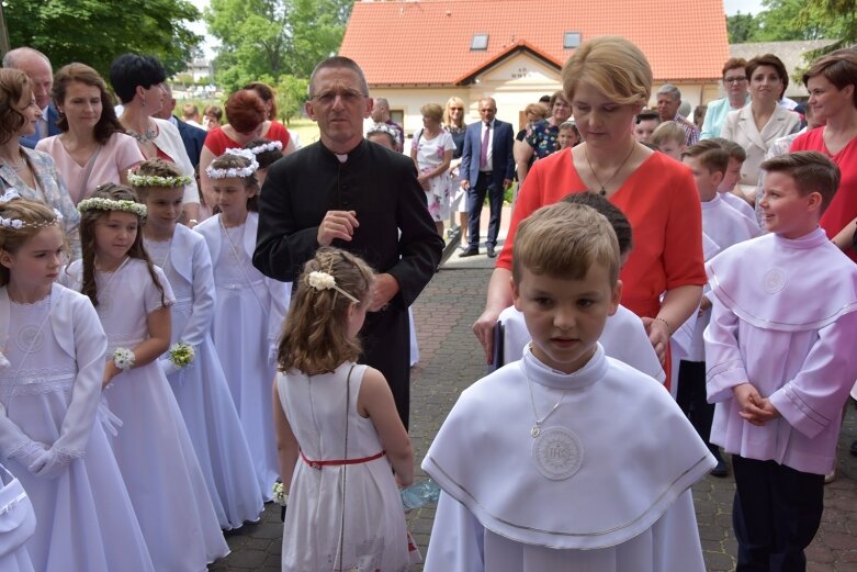  Komunia w kościele w Głuchowie 