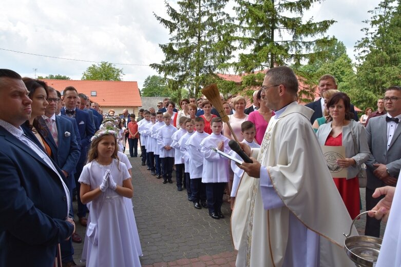  Komunia w kościele w Głuchowie 