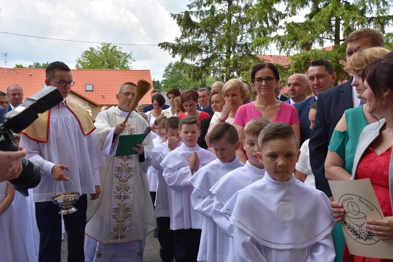  Komunia w kościele w Głuchowie 