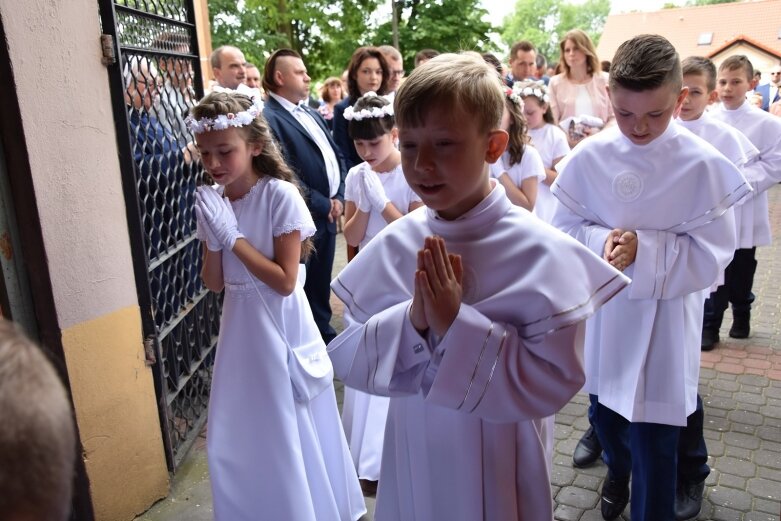  Komunia w kościele w Głuchowie 