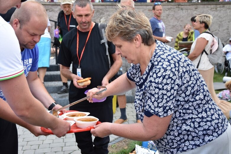  Pielgrzymka przybyła do Głuchowa 