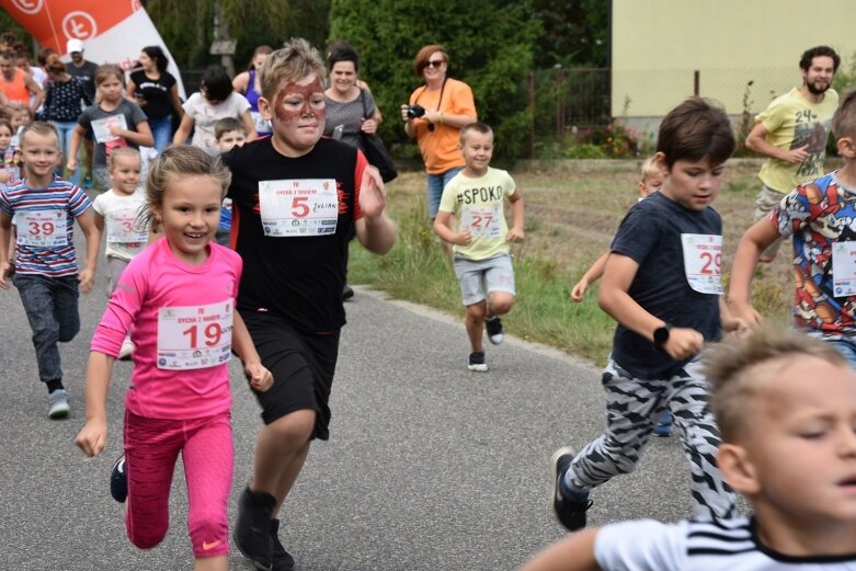  Biegali i chodzili w Borowinach 