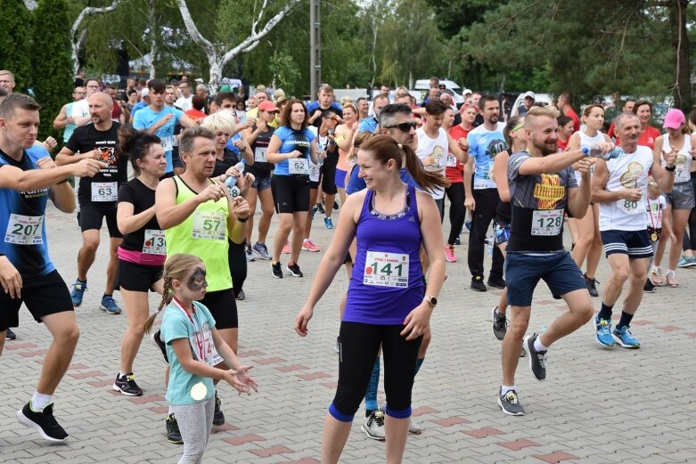  Biegali i chodzili w Borowinach 