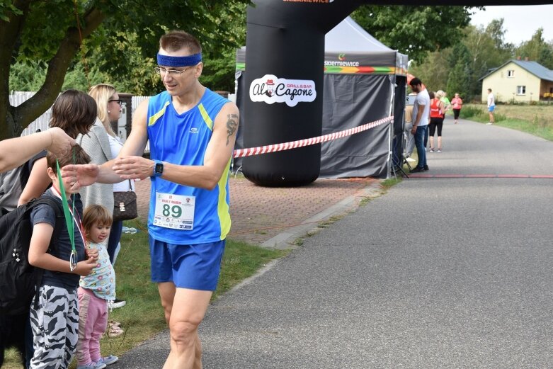  Biegali i chodzili w Borowinach 