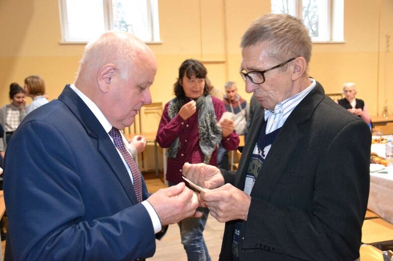  Bądźmy sobie bliscy, mówił ksiądz Zbigniew Borkowski podczas spotkania wigilijnego w Puszczy Mariańskiej 