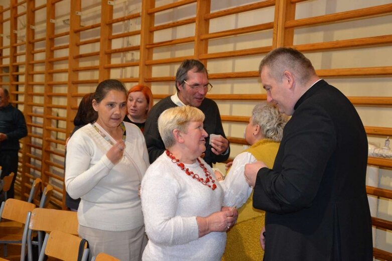  Bądźmy sobie bliscy, mówił ksiądz Zbigniew Borkowski podczas spotkania wigilijnego w Puszczy Mariańskiej 