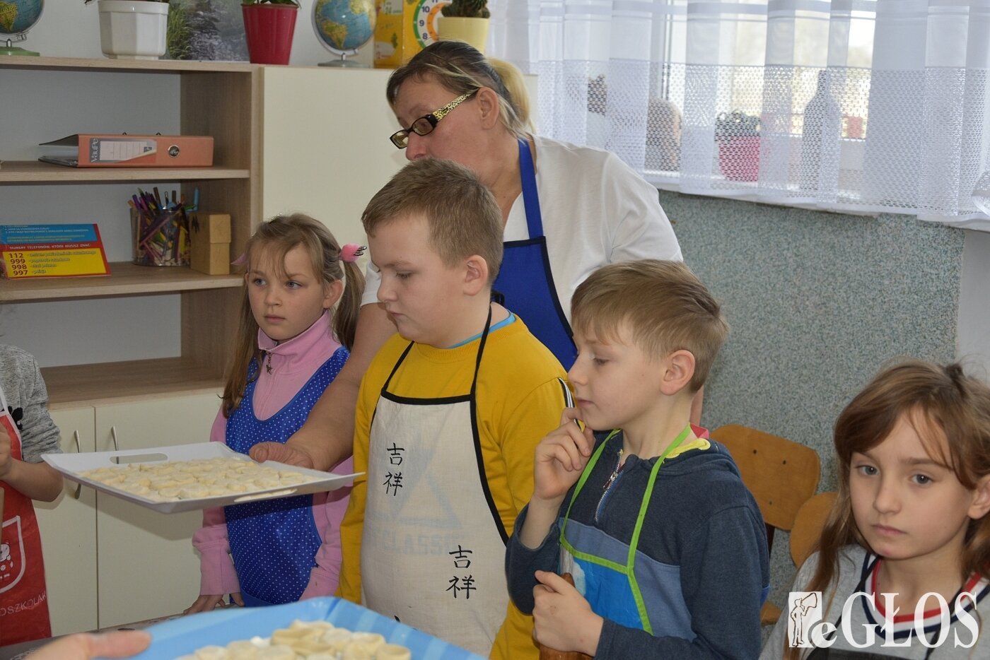  Uczniowie uczyli się robić pierogi 