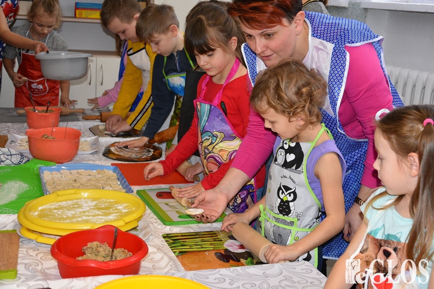  Uczniowie uczyli się robić pierogi 