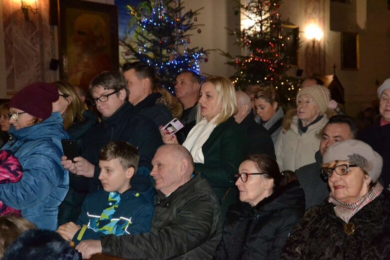  Najpiękniejsze kolędy zabrzmiały w mszczonowskim kościele 