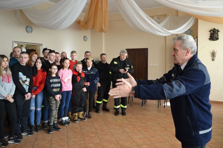  Druhenki najlepsze. Wysoki poziom konkursu wiedzy pożarniczej w gminie Mszczonów 