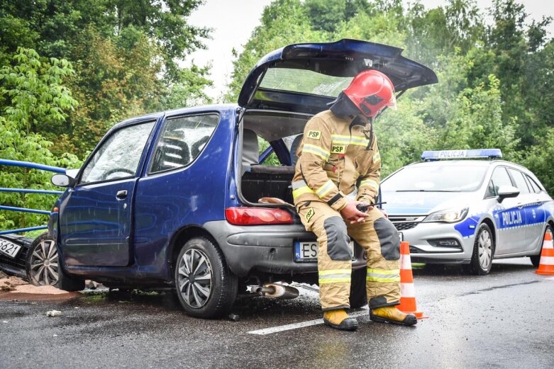  Pijany kierowca uderzył w barierę na moście 