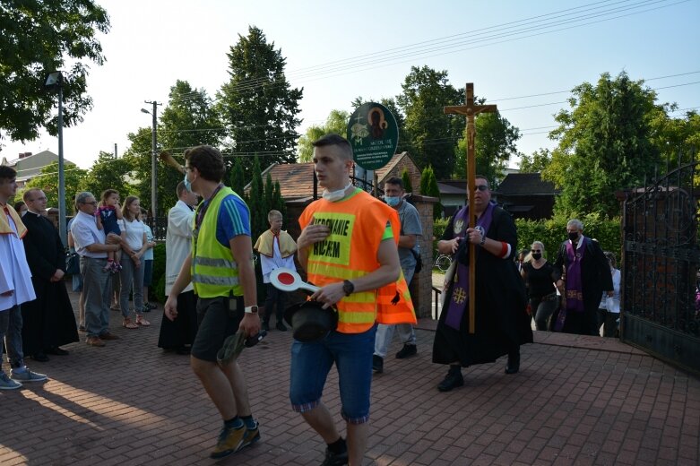  Pielgrzymka przeszła przez Maków 