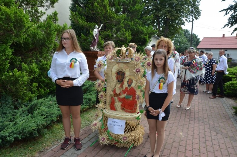  Skromne dożynki powiatowe 