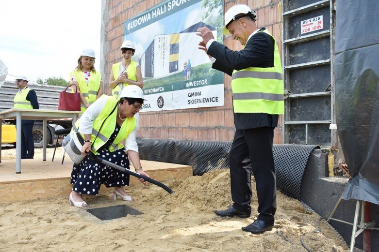  Sierakowice Prawe: Wmurowanie kamienia węgielnego 