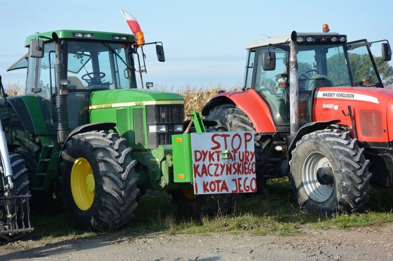  Na ulice powiatu wyjechało ponad 30 traktorów 