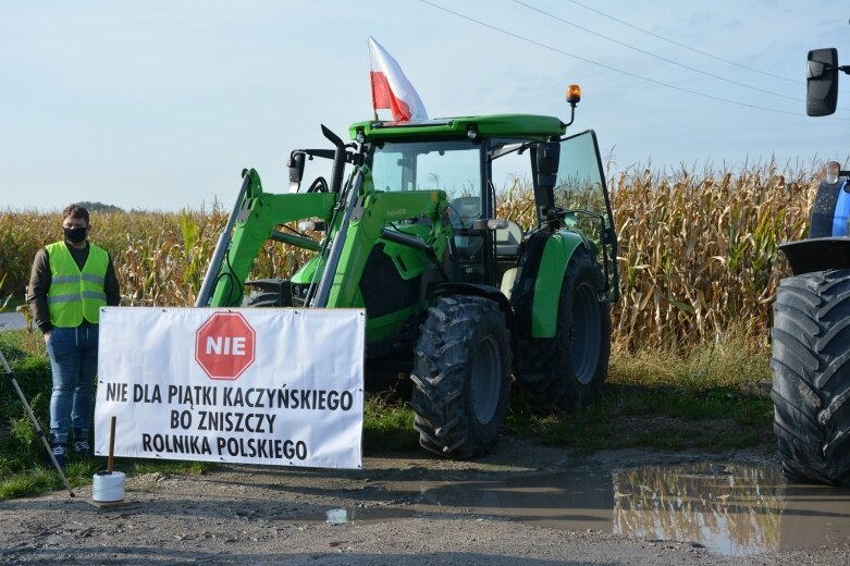  Na ulice powiatu wyjechało ponad 30 traktorów 