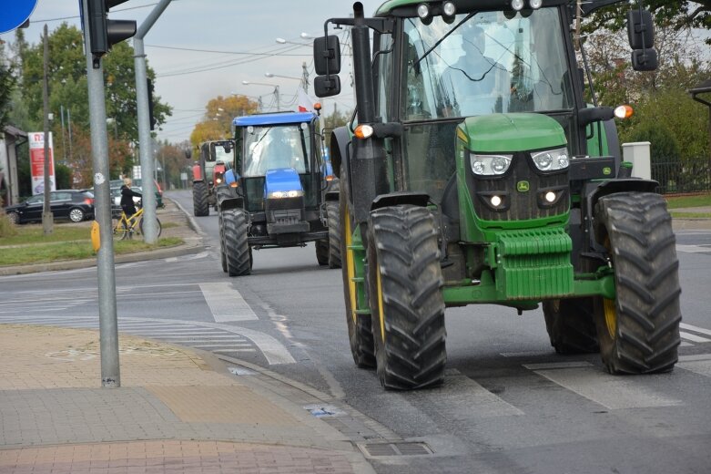  Na ulice powiatu wyjechało ponad 30 traktorów 