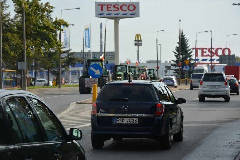  Na ulice powiatu wyjechało ponad 30 traktorów 