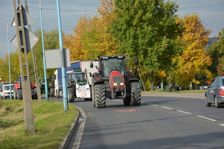  Na ulice powiatu wyjechało ponad 30 traktorów 