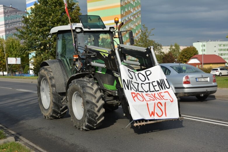  Na ulice powiatu wyjechało ponad 30 traktorów 